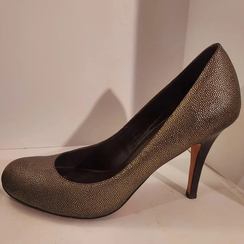 Cole Hann Textured Bronze Metallic Brown NikeAir Round Toe Pumps in Size 8.5 AA